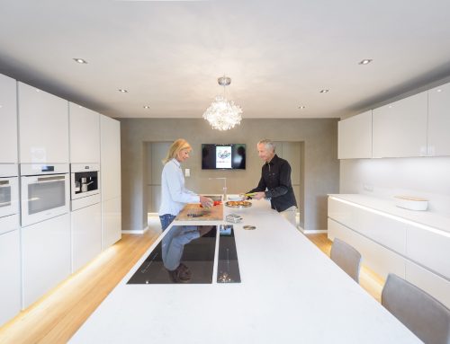 Küchenrenovierung mit neuem Holzboden – Hobbyköche begeben sich aufs Parkett